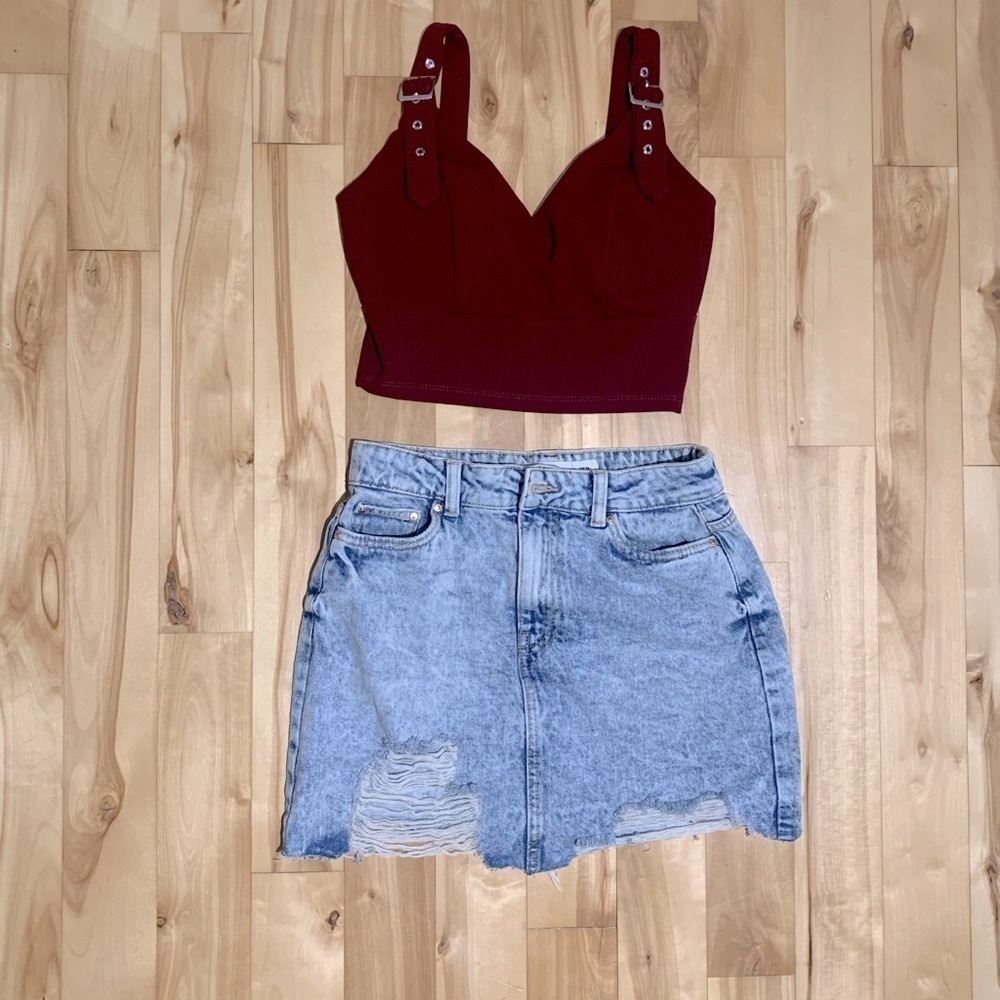 🌟 Set 🌟 Top REVAMPED (burgundy) and a distress denim Skirt - size XS